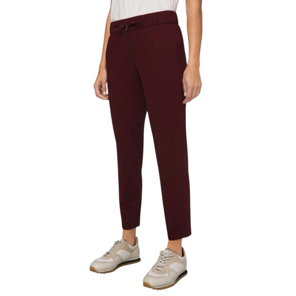 Lululemon On The Fly 7/8 Pant Burgundy Drawstring Pull-On Pants 6 in Garnet